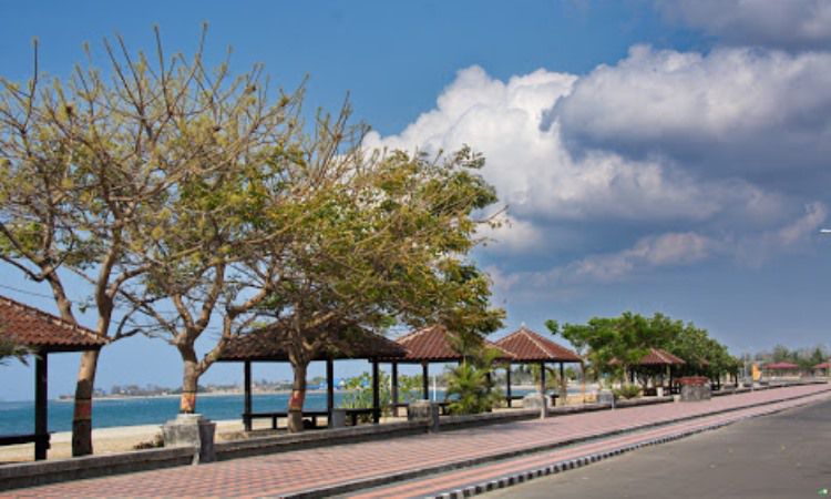 Alamat Pantai Marina