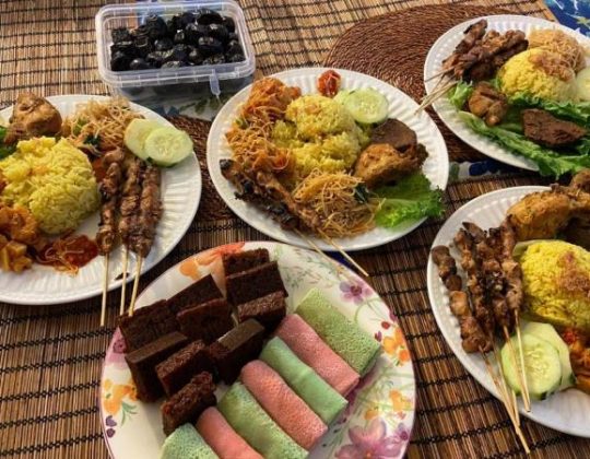 15 Makanan Khas Sulawesi Barat yang Unik & Terkenal Lezat