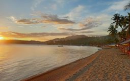 Pantai Botutonuo, Menikmati Pemandangan Pantai & Panorama Sunset yang Memukau