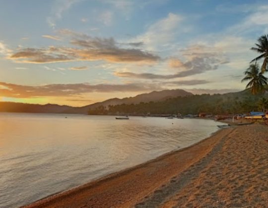Pantai Botutonuo, Menikmati Pemandangan Pantai & Panorama Sunset yang Memukau