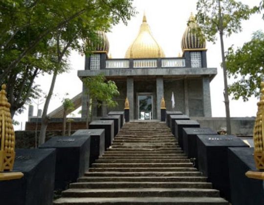 Masjid Walima Emas, Destinasi Wisata Religi Bernuansa Alam di Gorontalo