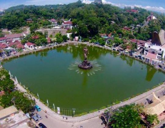Kolam Makale, Menikmati Pemandangan Indah Sembari Kulineran di Toraja