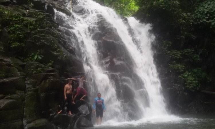 Daya Tarik Air Terjun Lapaserengi