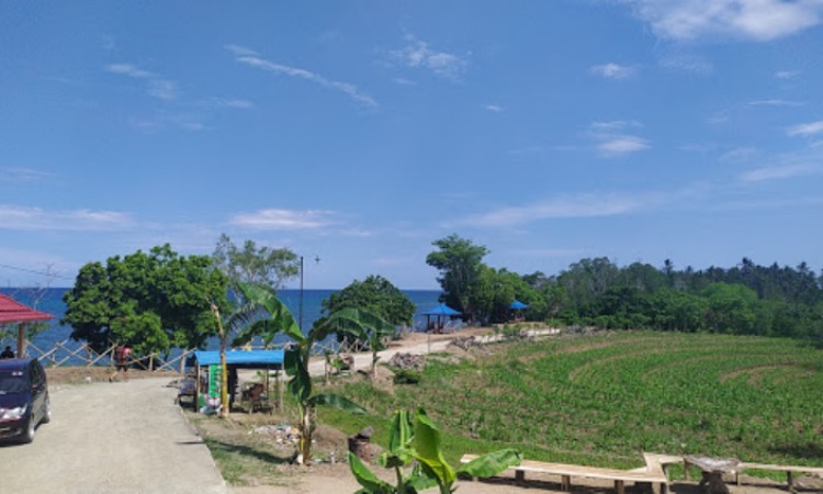 Fasilitas Di Wisata Pantai Bulokkong Sinjai