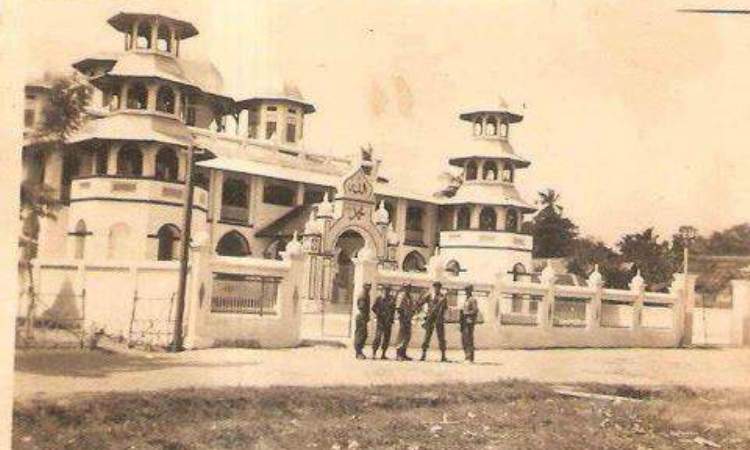 Sejarah Bangunan Masjid Darussalam