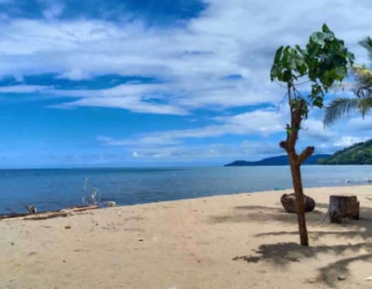 Pantai Karampuang, Pantai Indah dengan View Alam yang Memukau di Sinjai