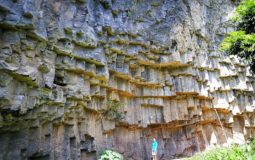 Batu Dinding Kilo Tiga, Wisata Alam dengan Spot Panjat Tebing Terbaik di Minahasa