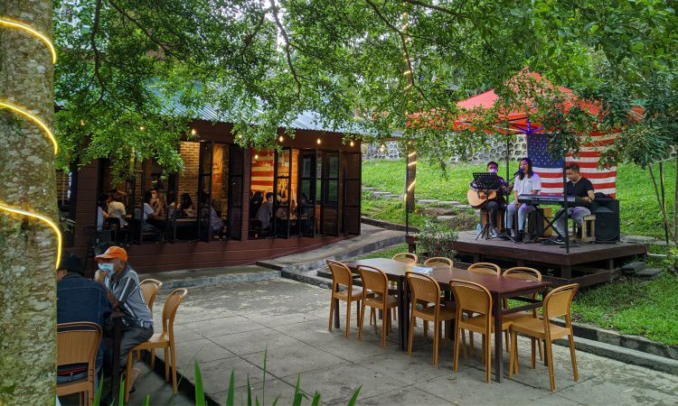 Wisata Kuliner Camp James Yang Sejuk Dan Lagi Hits Di Minahasa