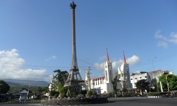 Miniatur Menara Eiffel, Destinasi Wisata Hits di Kota Bitung