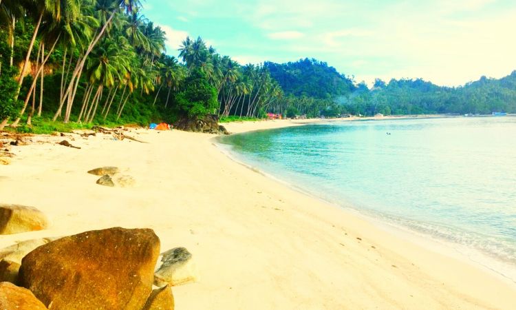 Pantai Labuana, Pantai Indah dengan Hamparan Pasir Putih Eksotis di Donggala