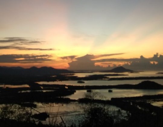 Bukit Kembar, Spot Terbaik Menikmati Panorama Sunset di Pohuwato