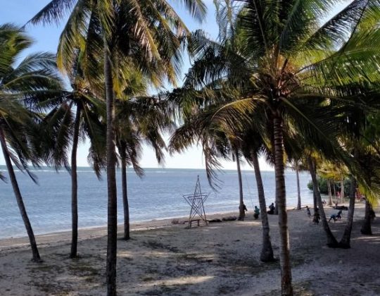 Pantai Labuang, Pesona Pantai Indah & Batu Karang Eksotis di Polewali Mandar