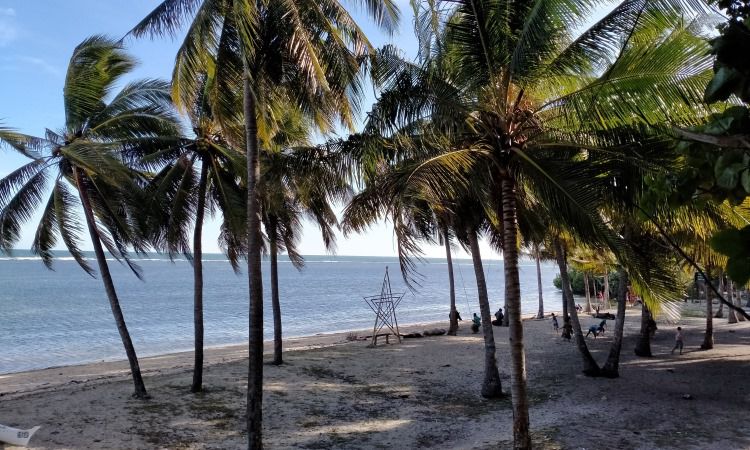 Pantai Labuang, Pesona Pantai Indah & Batu Karang Eksotis di Polewali Mandar