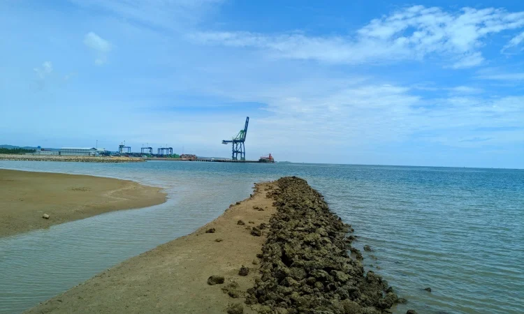 Daya Tarik Pantai Nambo
