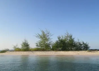 Pulau Tinalapu, Pesona Pulau Mungil Nan Eksotis di Banggai